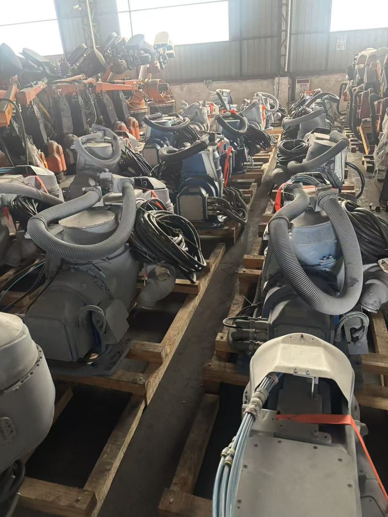 Yaskawa EPX2700E painting robot